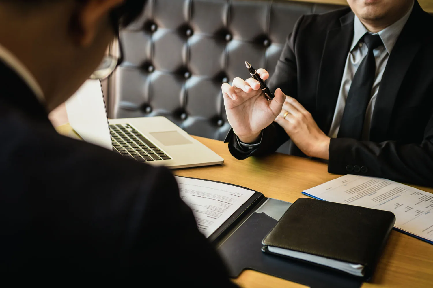 Services 1 silohub hiring manager reviewing candidate profile